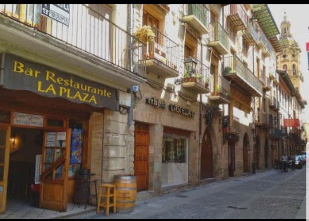 Hostal La Plaza Puente La Reina Exterior foto