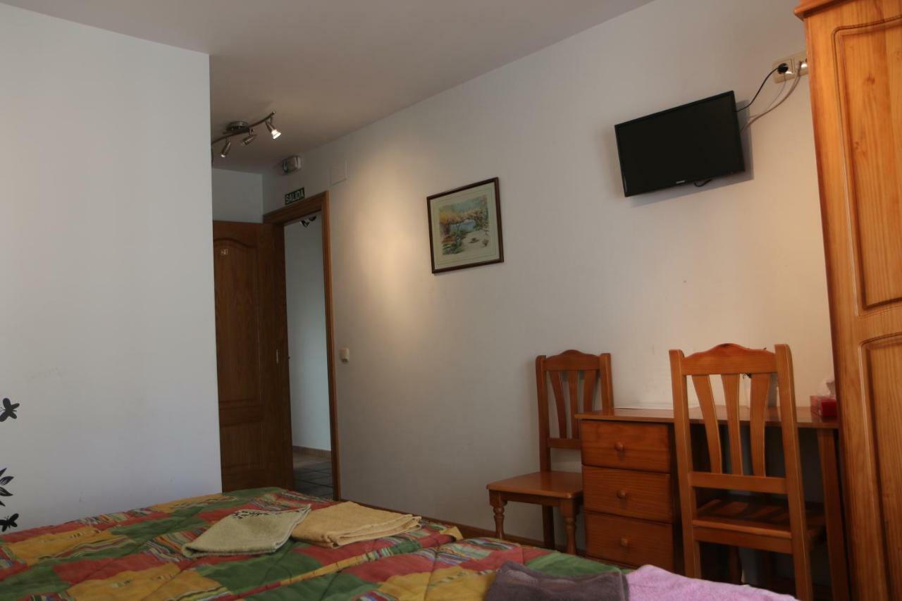Hostal La Plaza Puente La Reina Exterior foto