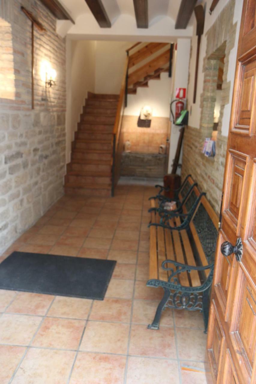 Hostal La Plaza Puente La Reina Exterior foto